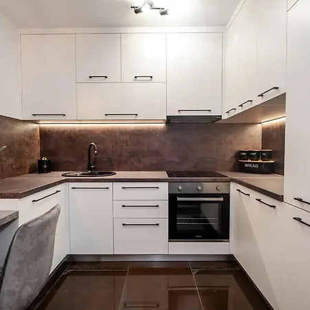 Warehouse Apartment *