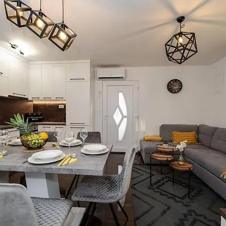 Apartment Warehouse *